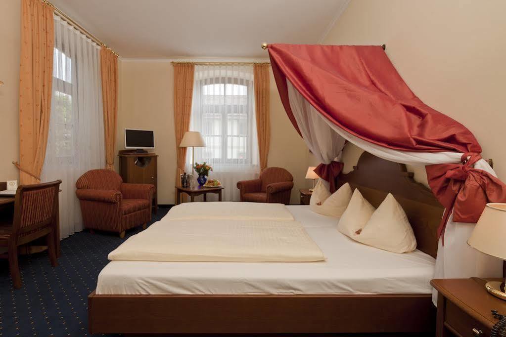 Hotel Angerbraeu Мурнау-ам-Штаффельзее Экстерьер фото